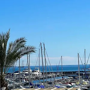 Apartment Seafront - Beautiful Flat With Aircon And Comfortable Loggia, Vallauris